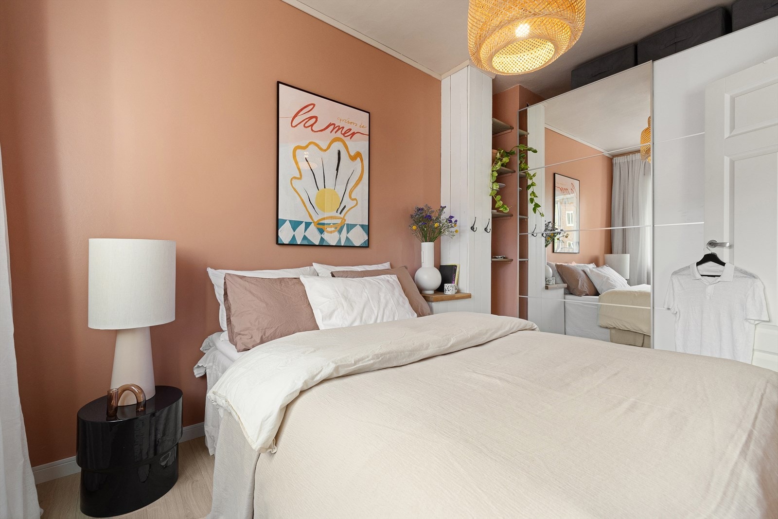 Vegger, tak og lister på soverom ble sist malt i 2023/2024 Galleribilde