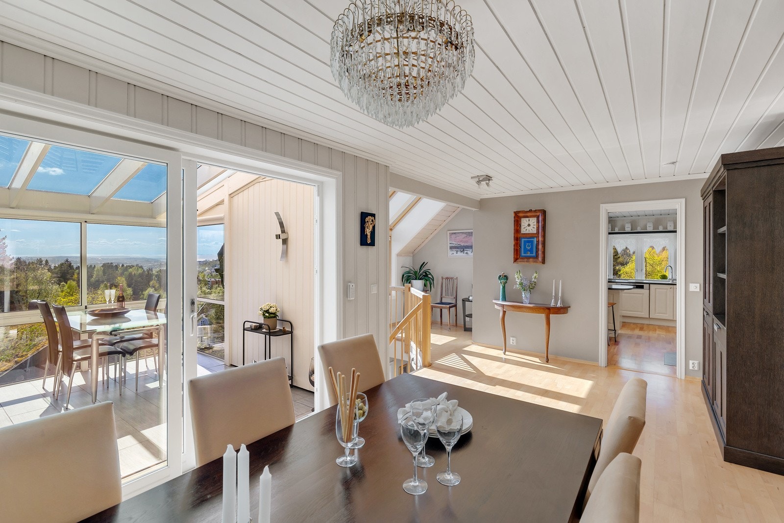 Her kan man spise middag og nyte utsikten på samme tid Galleribilde