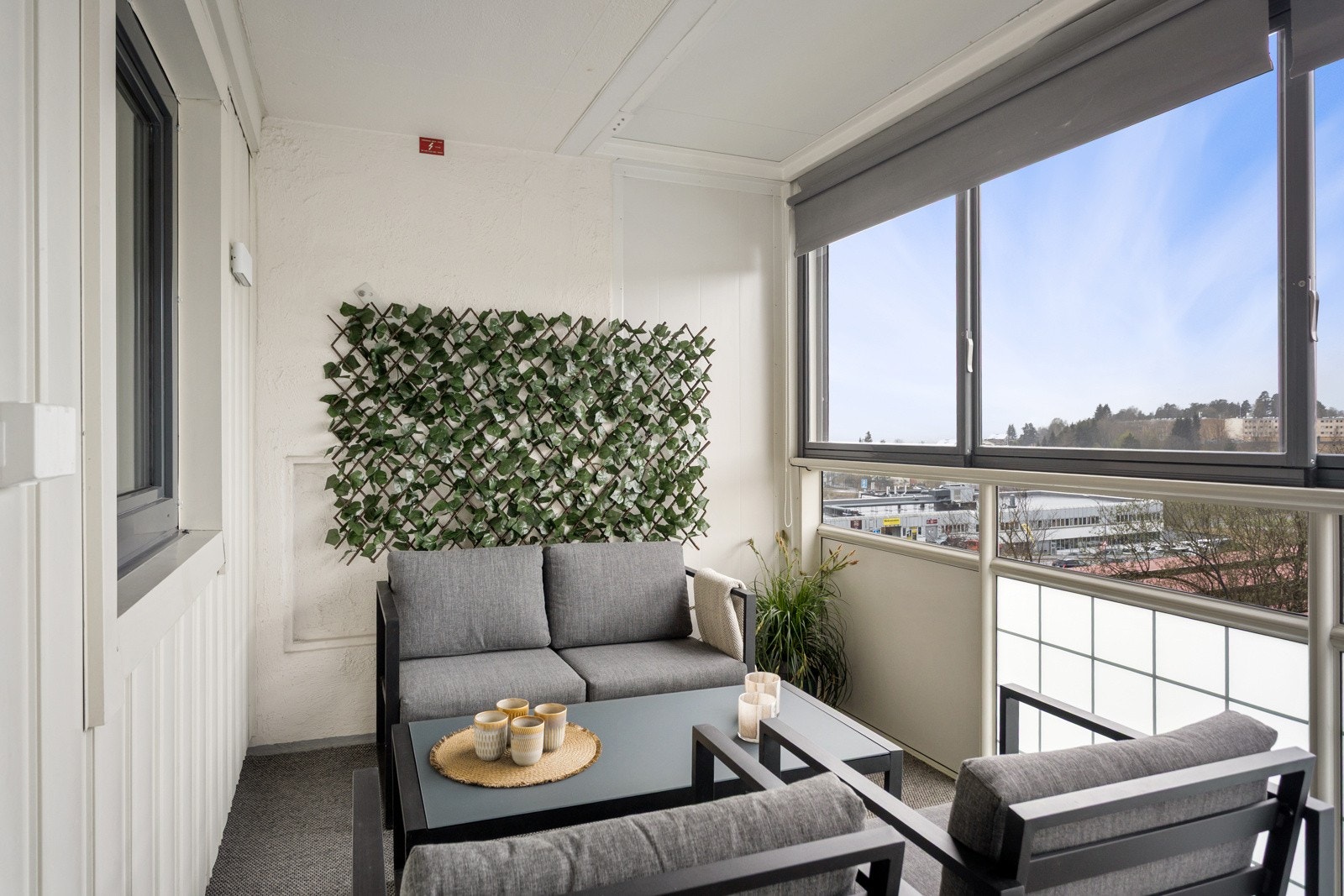 Innglasset balkong på 10 m2, vendt vest Galleribilde