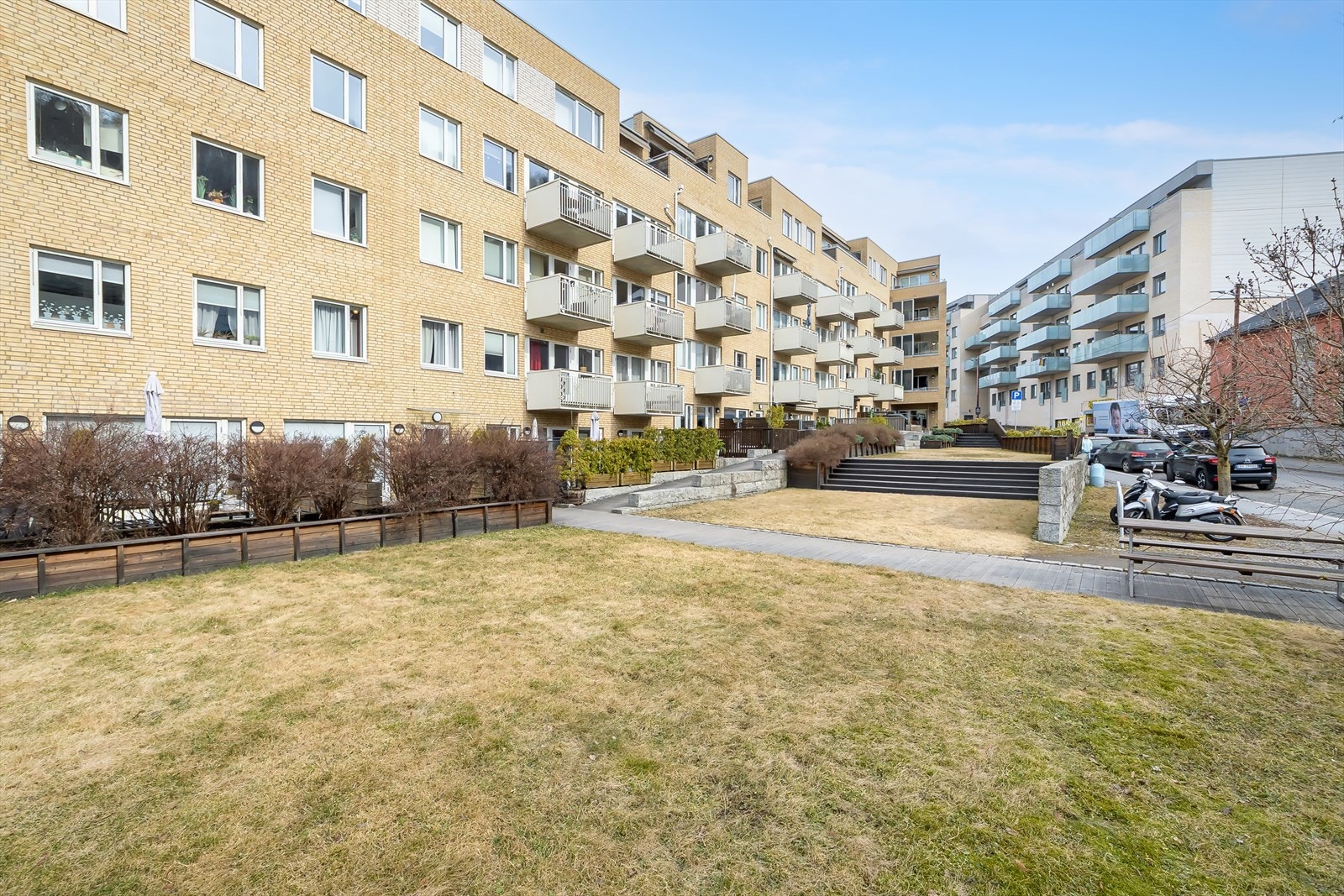 Leiligheten har en meget attraktiv og koselig beliggenhet i Gamlebyen, med kort gangavstand til Ekeberg, Bjørvika og sentrum. Galleribilde