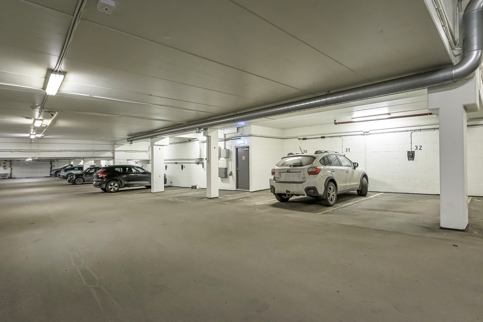 Garasjeplass nr. 30 følger med andelen. Galleribilde