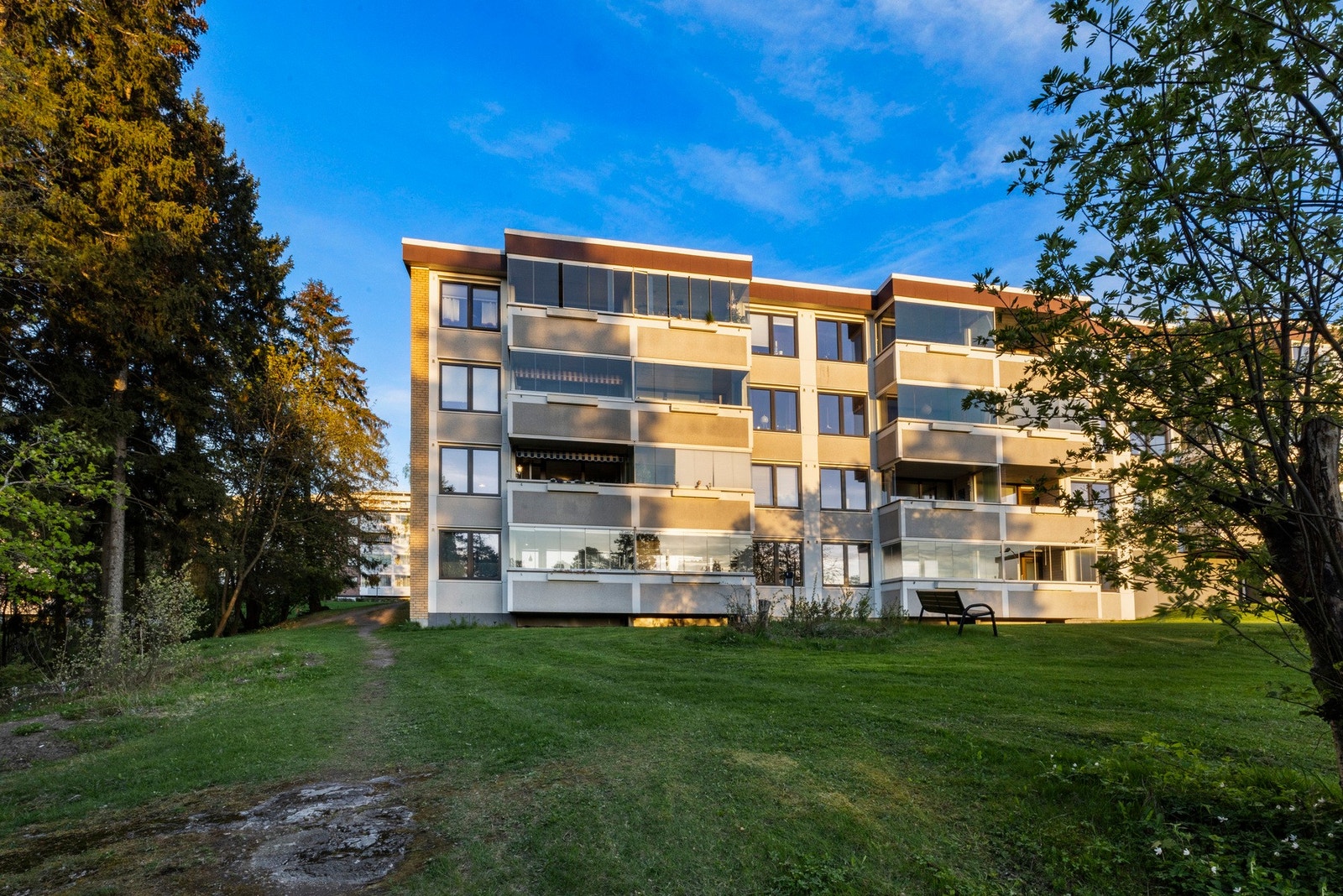 Leiligheten ligger i et sentralt og veletablert boligområde på Tveita Galleribilde