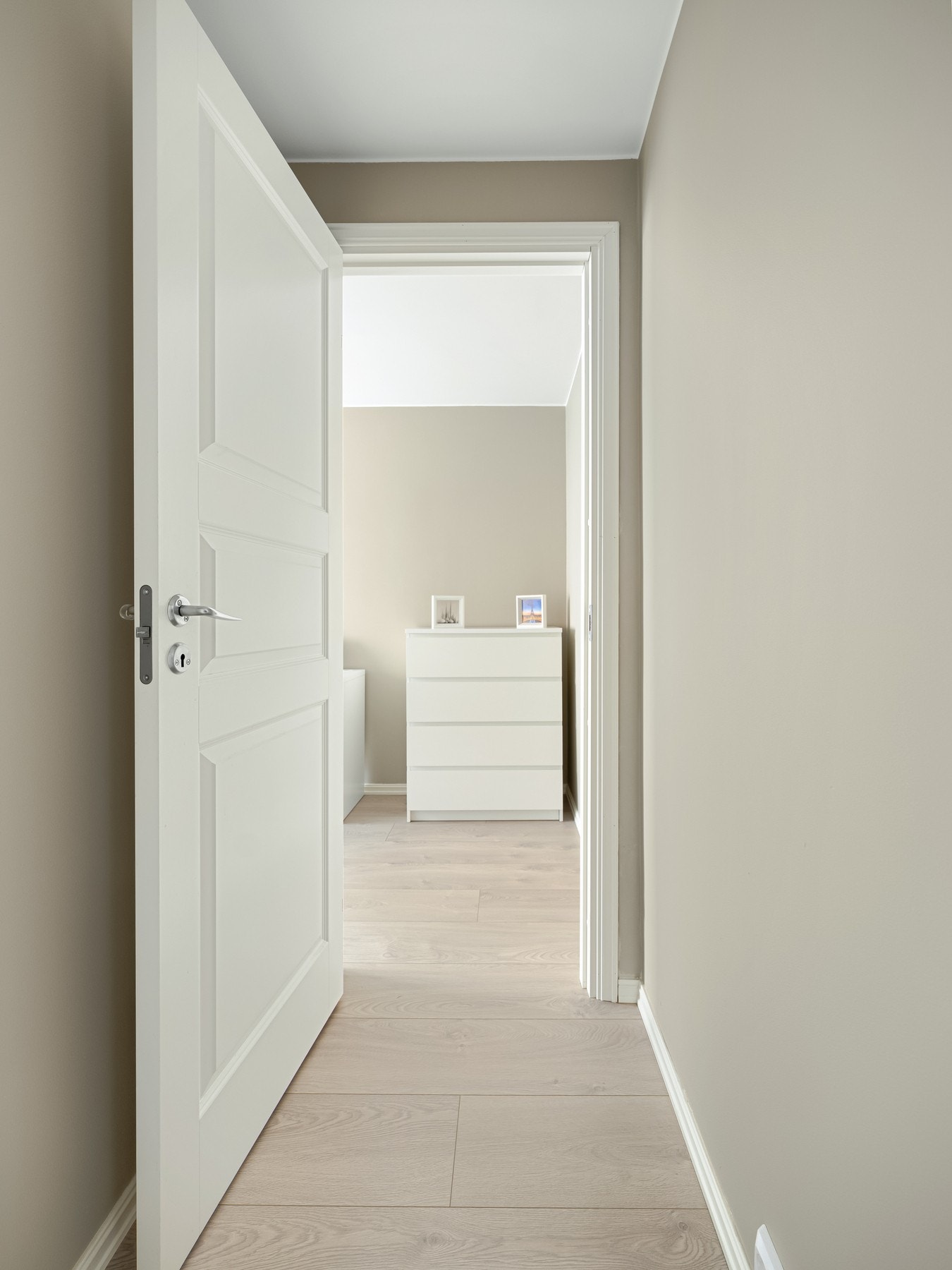 Gjennom mellomgangen går vi videre inn på det andre soverommet. Galleribilde