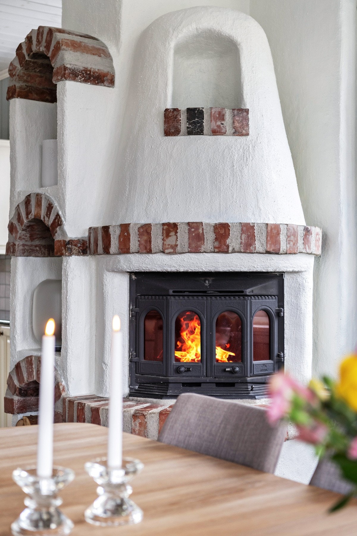 Flott, innbygget peisovn. Galleribilde