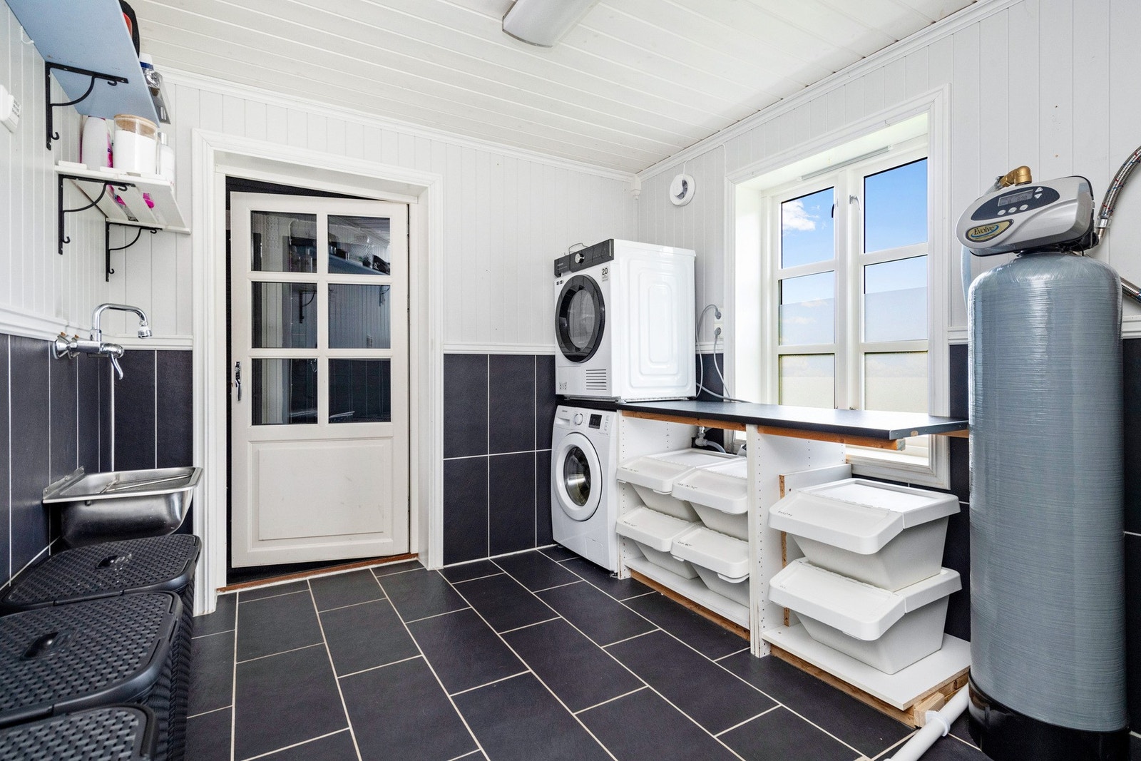Praktisk vaskerom i 1. etasje Galleribilde