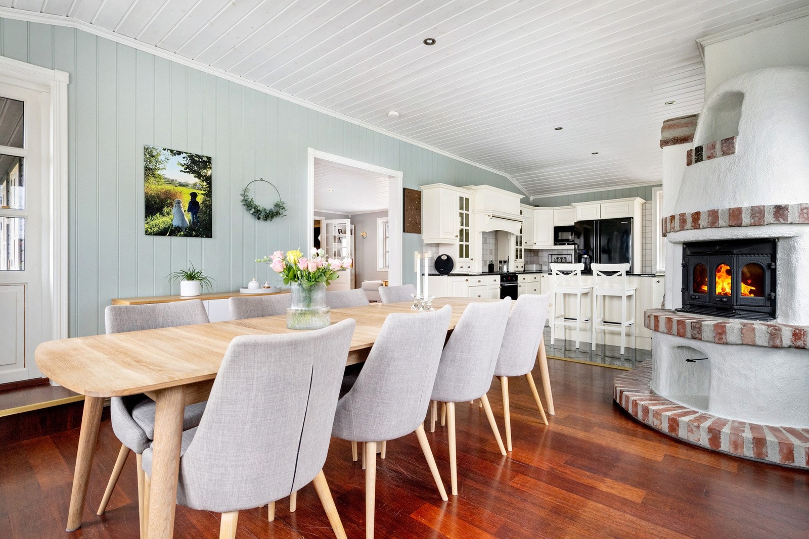 Her er det svært god plass til langbord og hele familien. Galleribilde