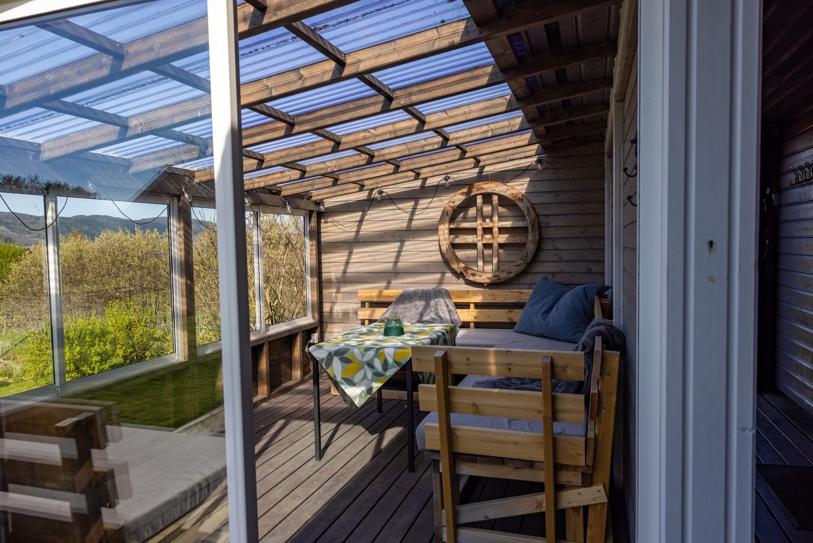 Mot øst er det etablert en uisolert vinterhage. Galleribilde