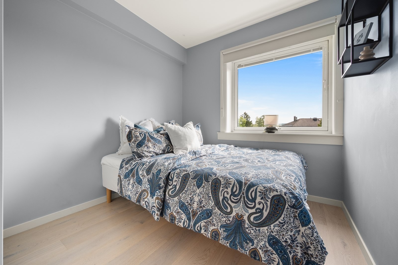 Soverom 2 passer godt som barnerom, gjesterom eller hjemmekontor. Galleribilde