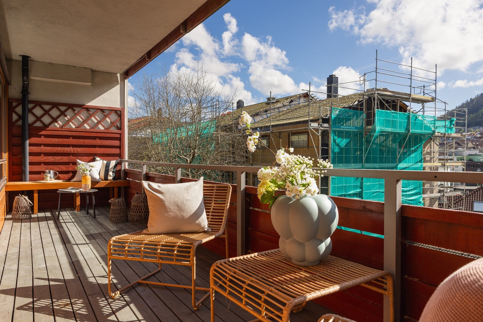 Selger opplyser om at det er sol på balkongen fra 09.00 - 21.00 på sommerstid. Galleribilde