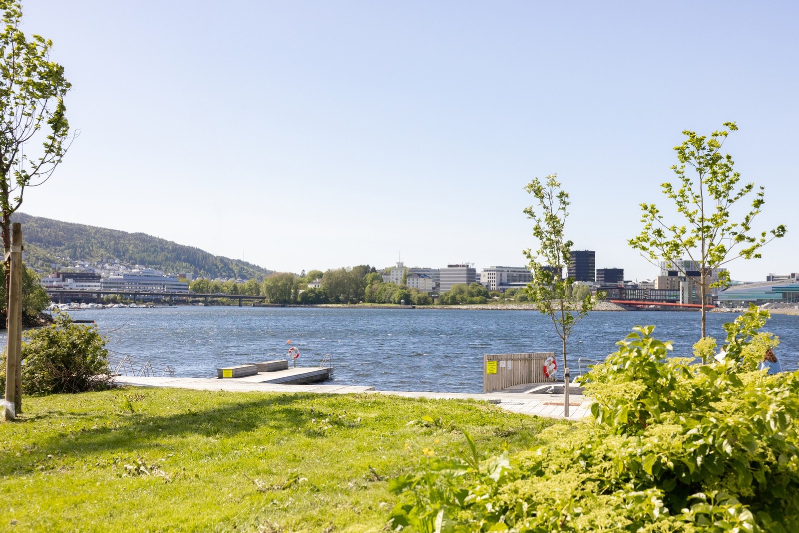 Noen minutters spasertur fra leiligheten kan du ta deg til badeplassen på Møllendal. Galleribilde