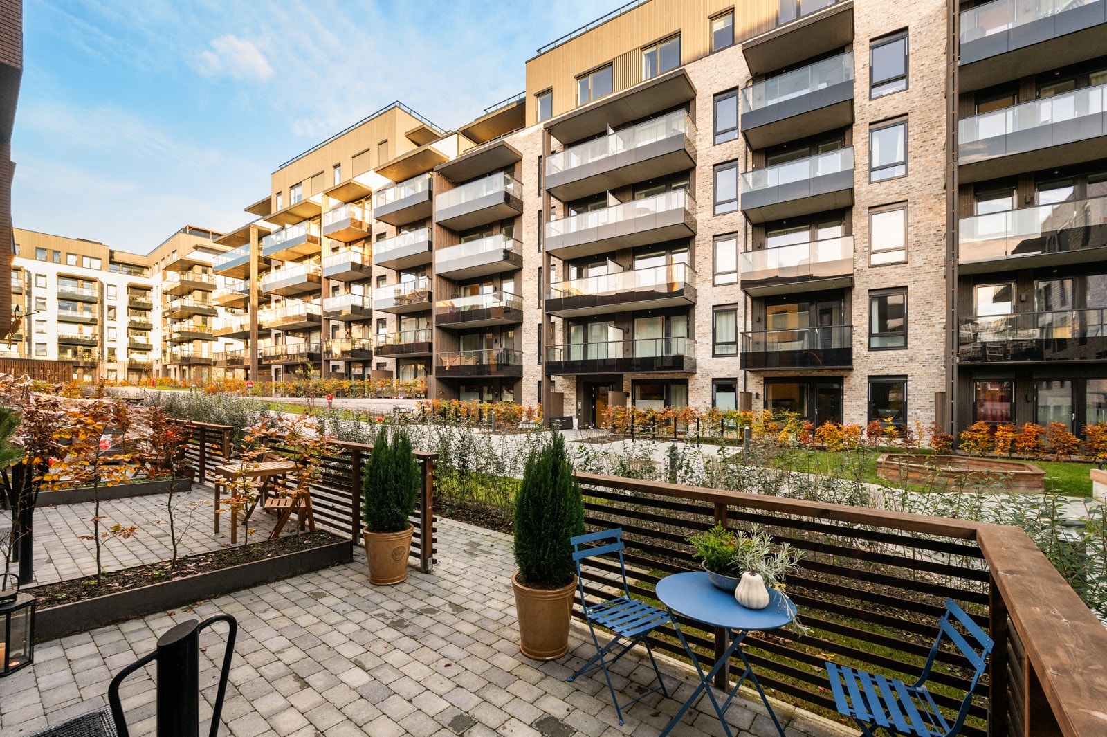 Den steinsatte terrassen er målt til 13 m² Galleribilde