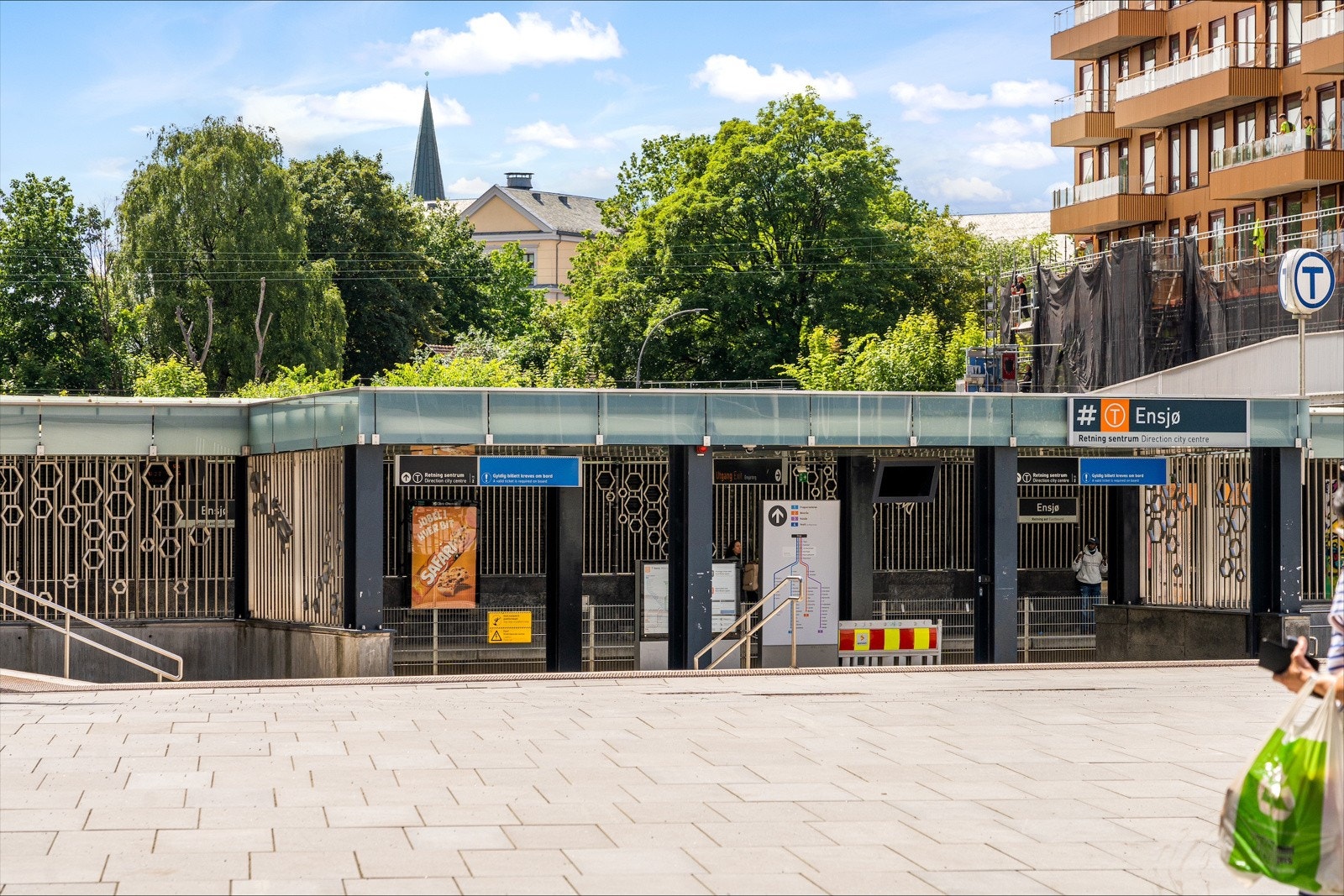 Fra Ensjø Torg går t-banen med linje 1, 2, 3 og 4. Kun et par stopp så er du i Oslo sentrum Galleribilde