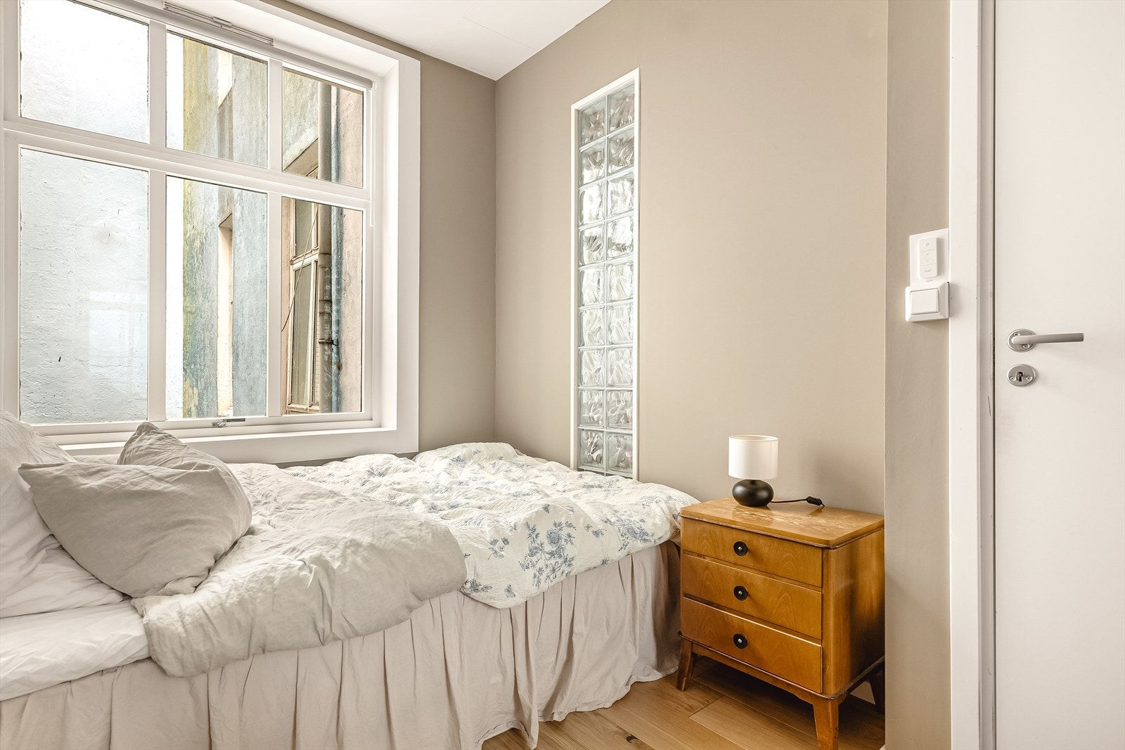 - Malt i en moderne farge som gjør det lett å innrede - Galleribilde