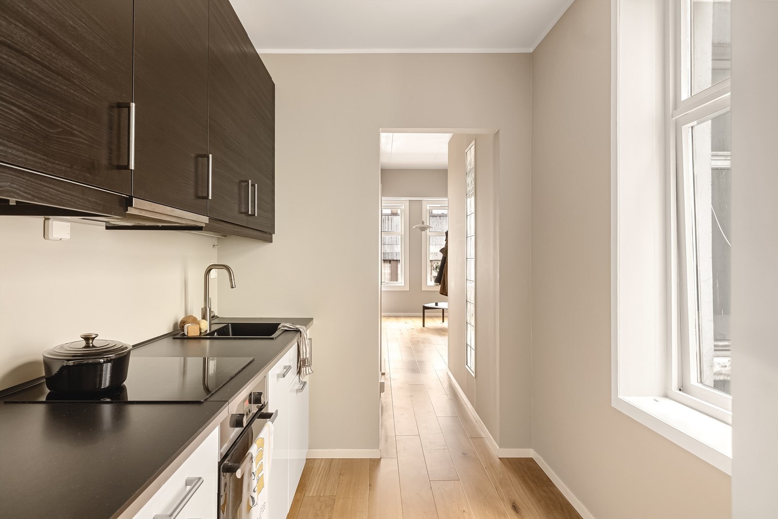 - Stilrent kjøkken med IKEA kjøkkeninnredning fra 2016 - Galleribilde