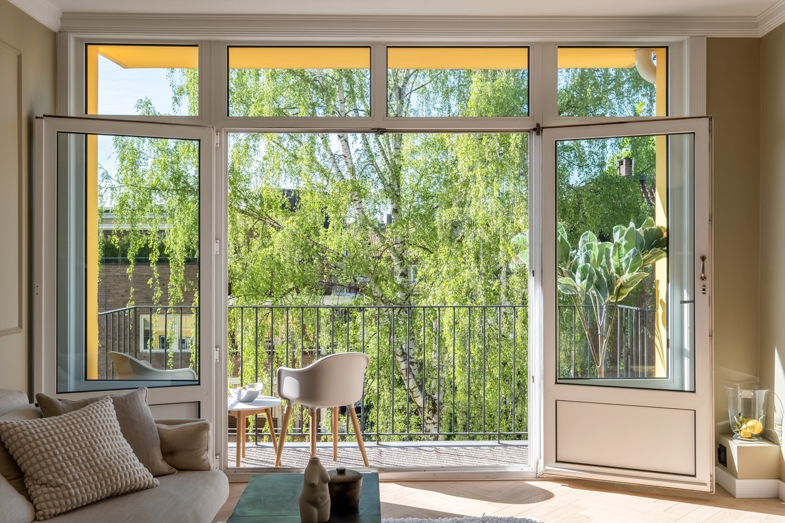 Nordvik v/Moestue har gleden av å presentere en strøken og nyoppusset 4-roms selveierleilighet med sentral og attraktiv beliggenhet på attraktive Vestkanttorvet! Husk visningspåmelding! Galleribilde