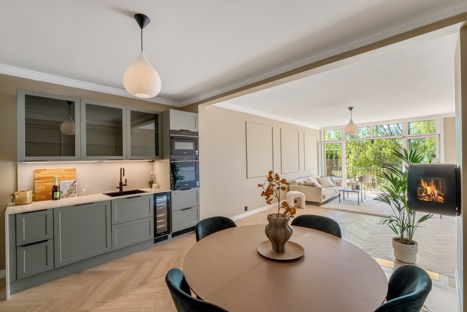 Leiligheten ble totaloppusset i 2025 (full dokumentasjon) med fokus på eksklusive materialer og løsninger. Galleribilde