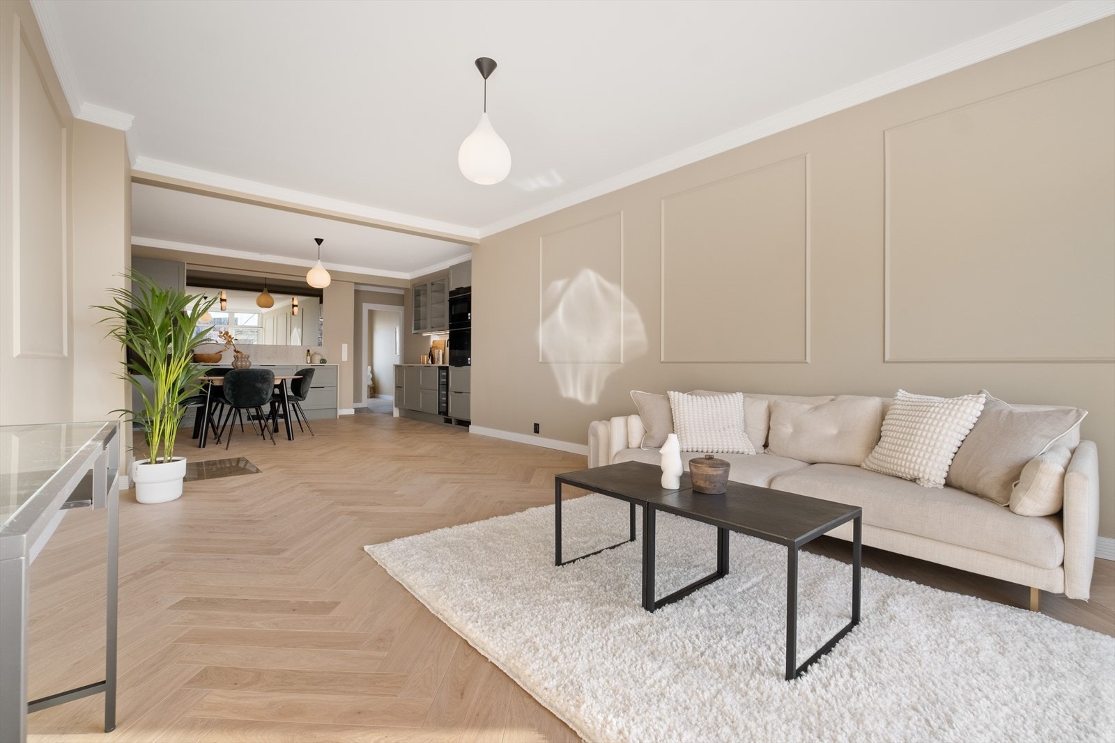 Varmtvann, fyring og TV/internett er inkludert i felleskostnadene. Galleribilde