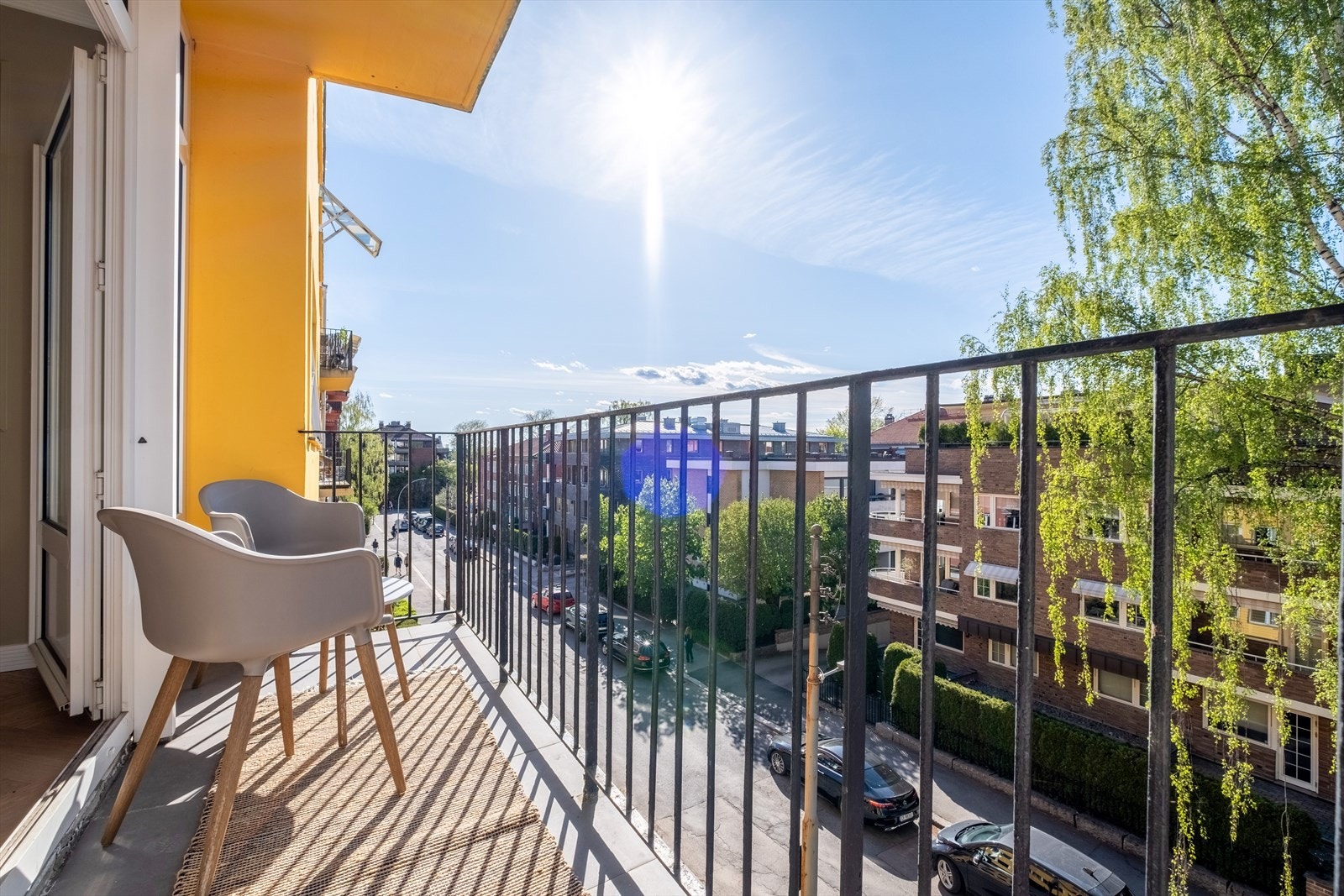 Her bor du med umiddelbar nærhet til "alt" Oslo har å by på, men samtidig rolig og tilbaketrukket i en enveiskjørt gate. Galleribilde