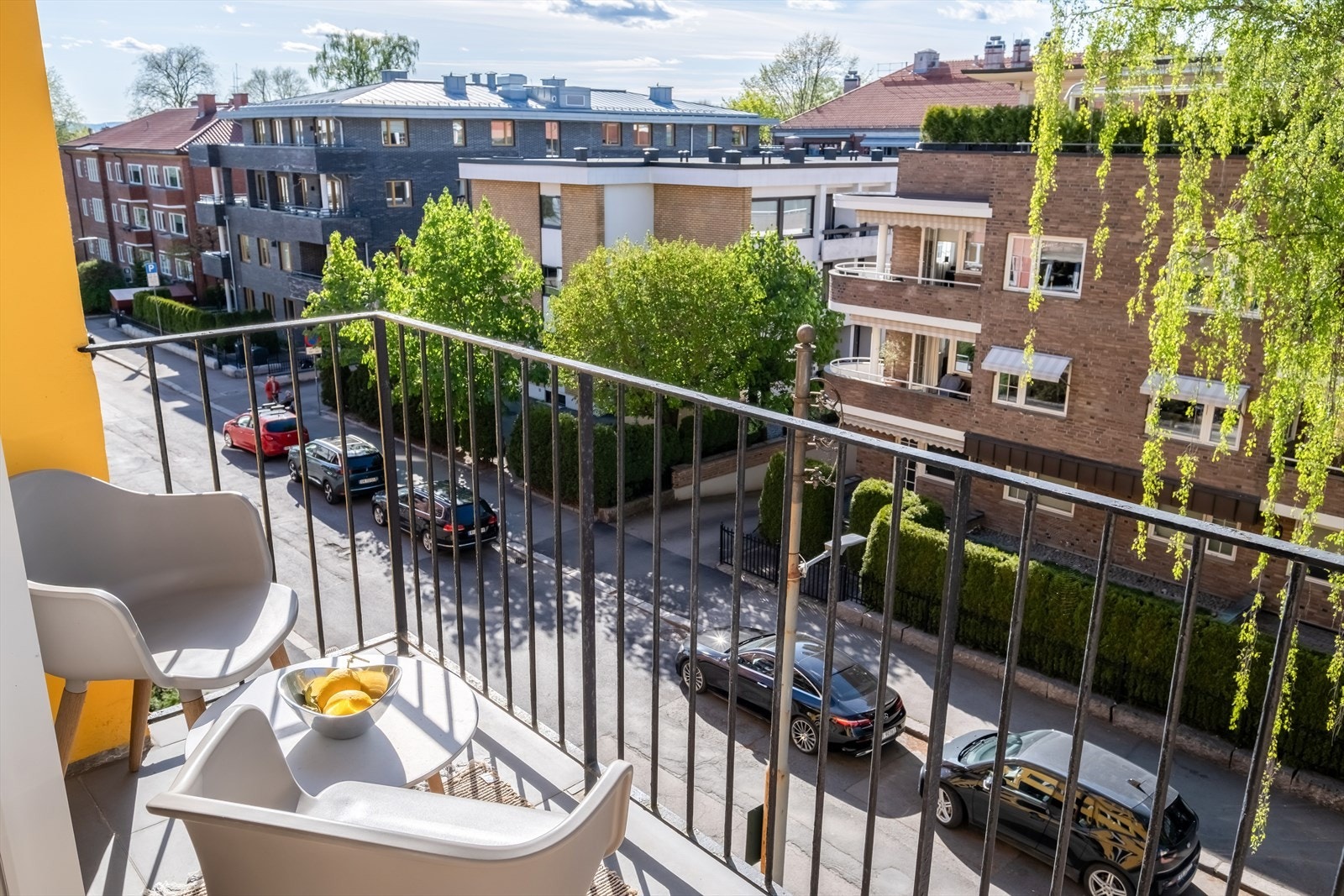 Ettermiddag- og kveldssol på fantastisk balkong på ca 4 kvm. Galleribilde