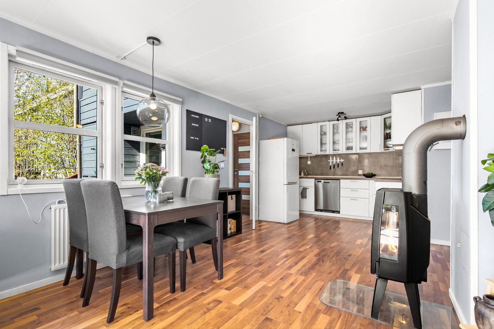 I nærheten er det flere dagligvarehandler hvor middagen kan handles inn Galleribilde