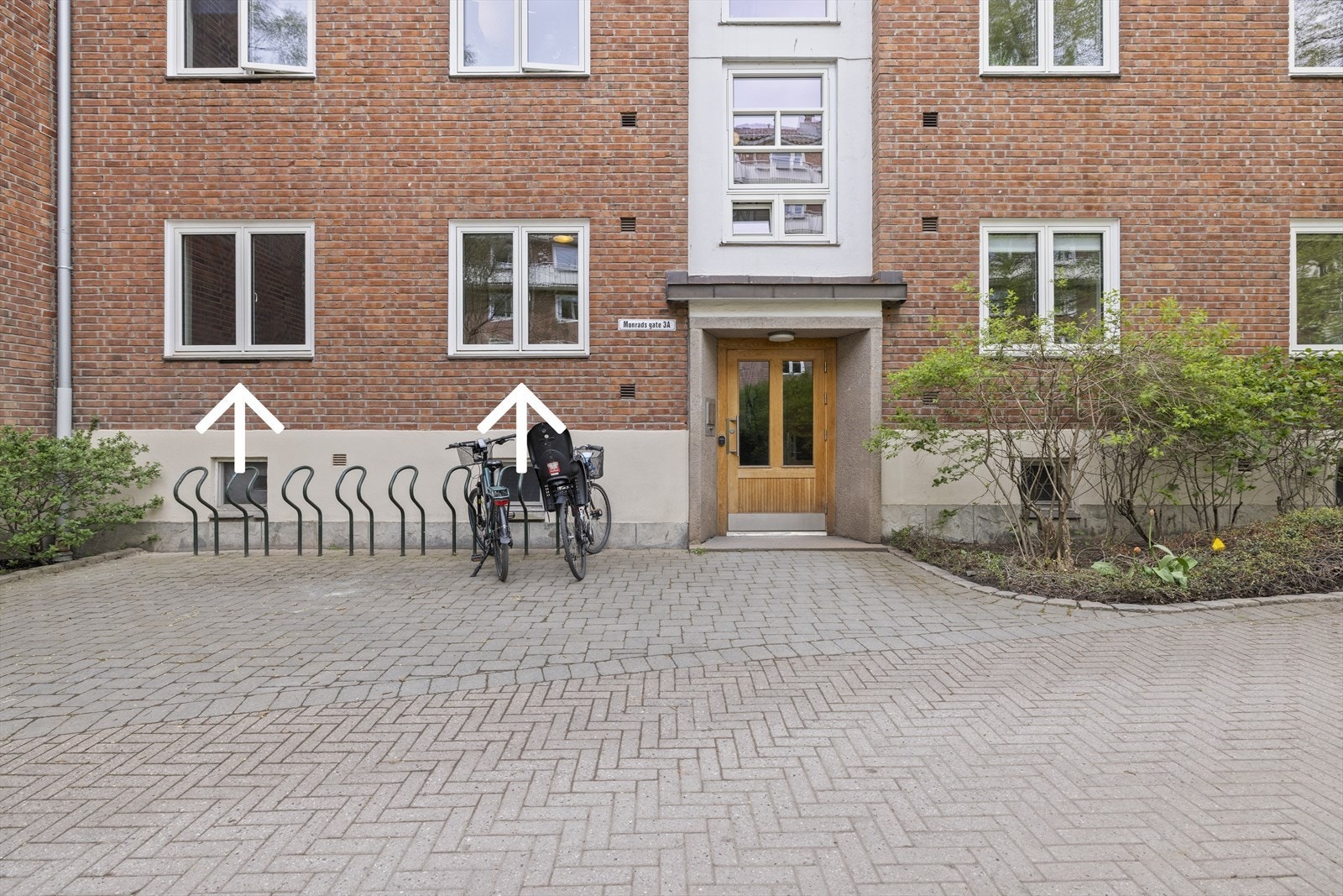 Koselig leilighet beliggende med inngang fra bakgården i høy 1.etasje. Galleribilde