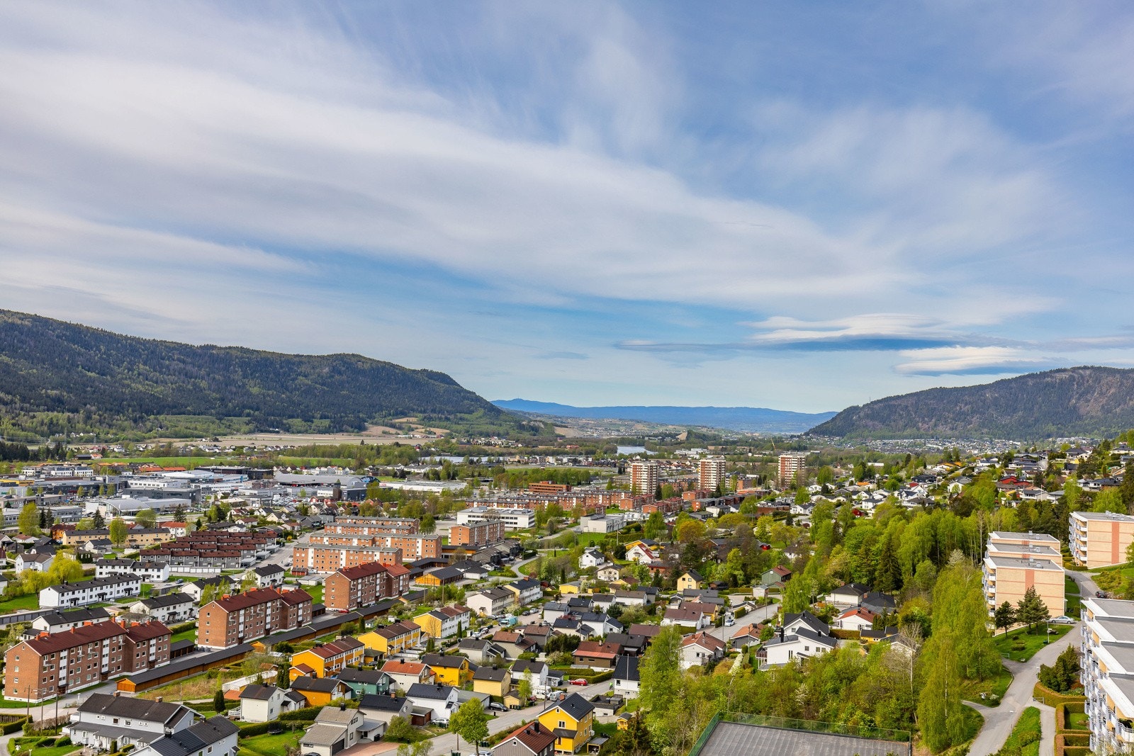 Utsikt retning eikerbygdene og Kongsberg. Galleribilde
