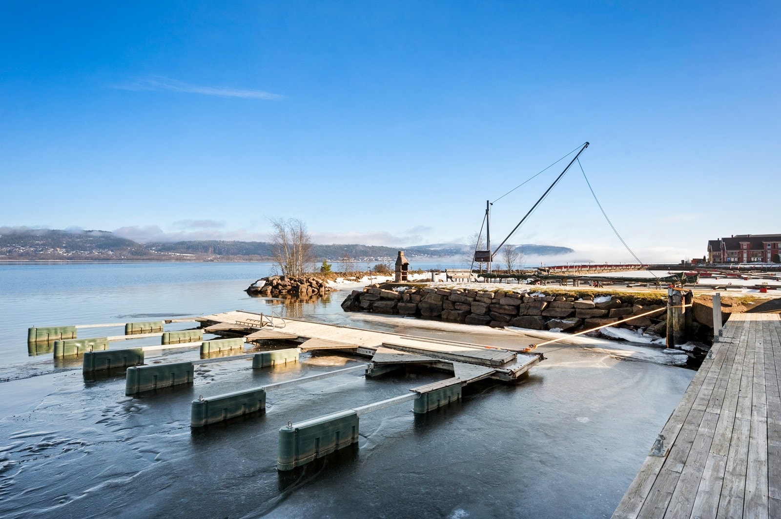 Tangen Brygge ligger med umiddelbar nærhet til fjorden med flotte bade- og båtmuligheter, båtplass medfølger Galleribilde