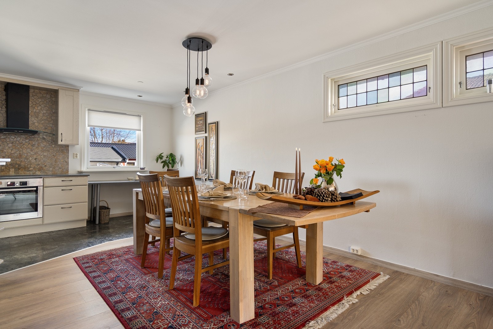 God plass for langt spisebord Galleribilde