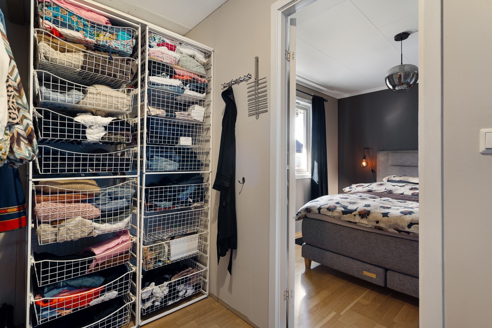 Praktisk med klesgarderobe Galleribilde