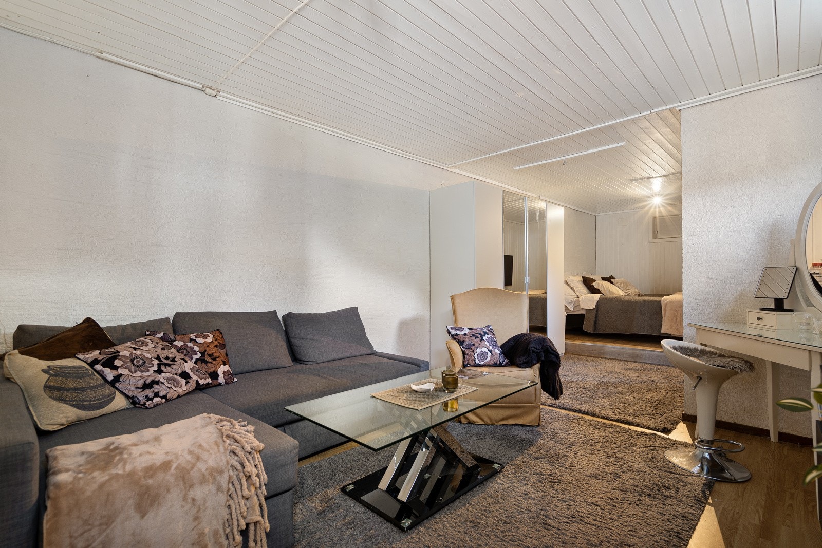 Underetasje som er innredet med kjellerstue og sovekrok - Perfekt for ungdommen Galleribilde