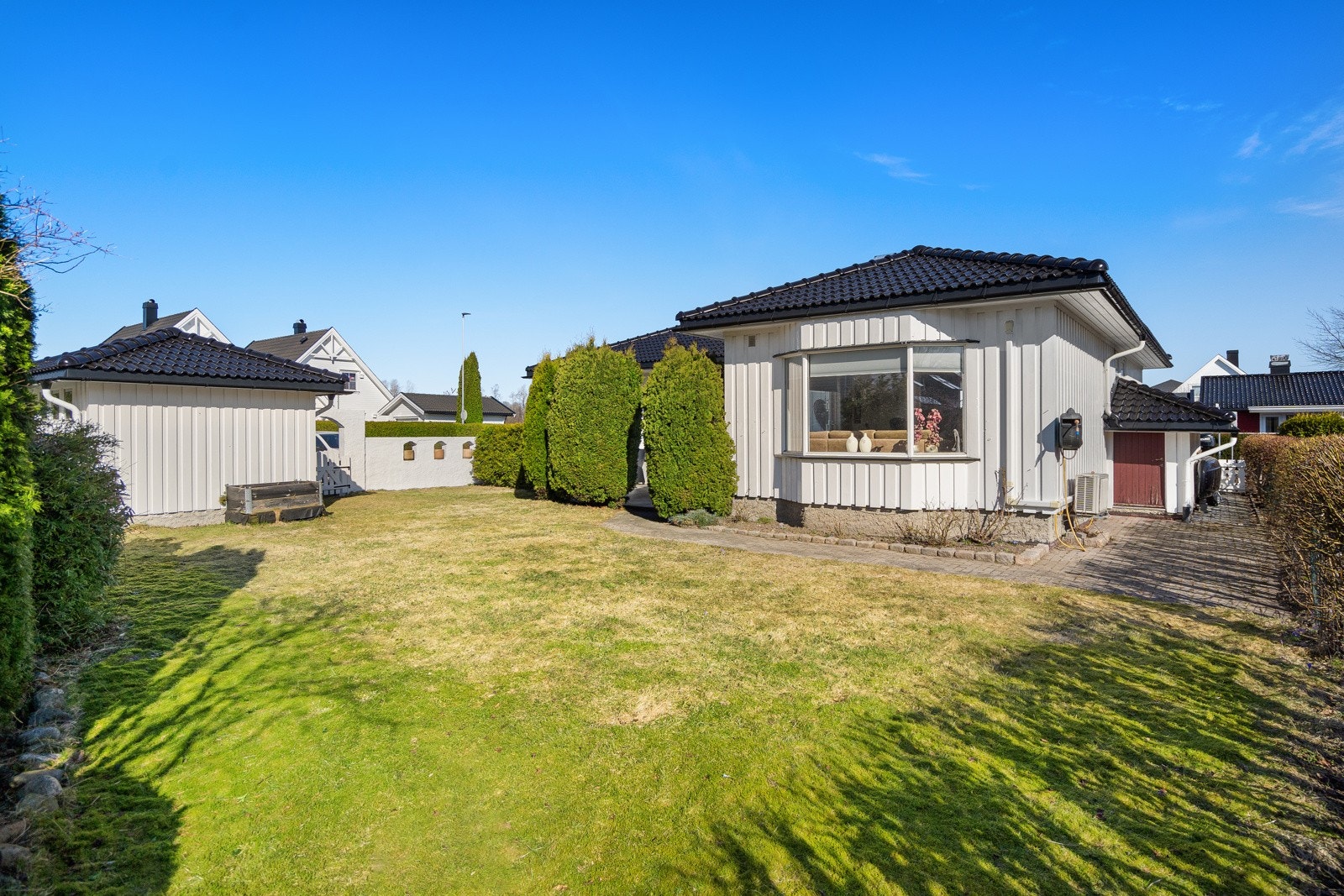 Barnevennlig og solrik hagetomt Galleribilde