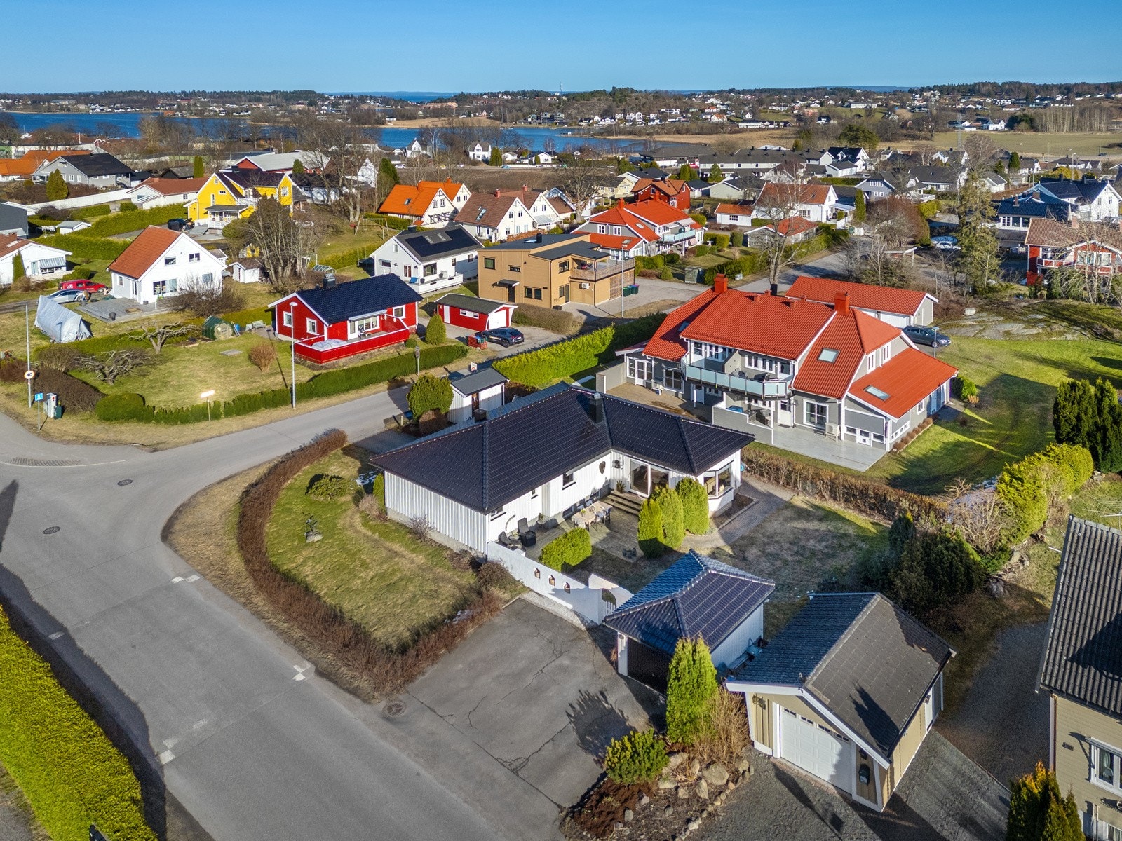 Solrikt beliggende med sol fra tidlig morgen til sen kveld Galleribilde