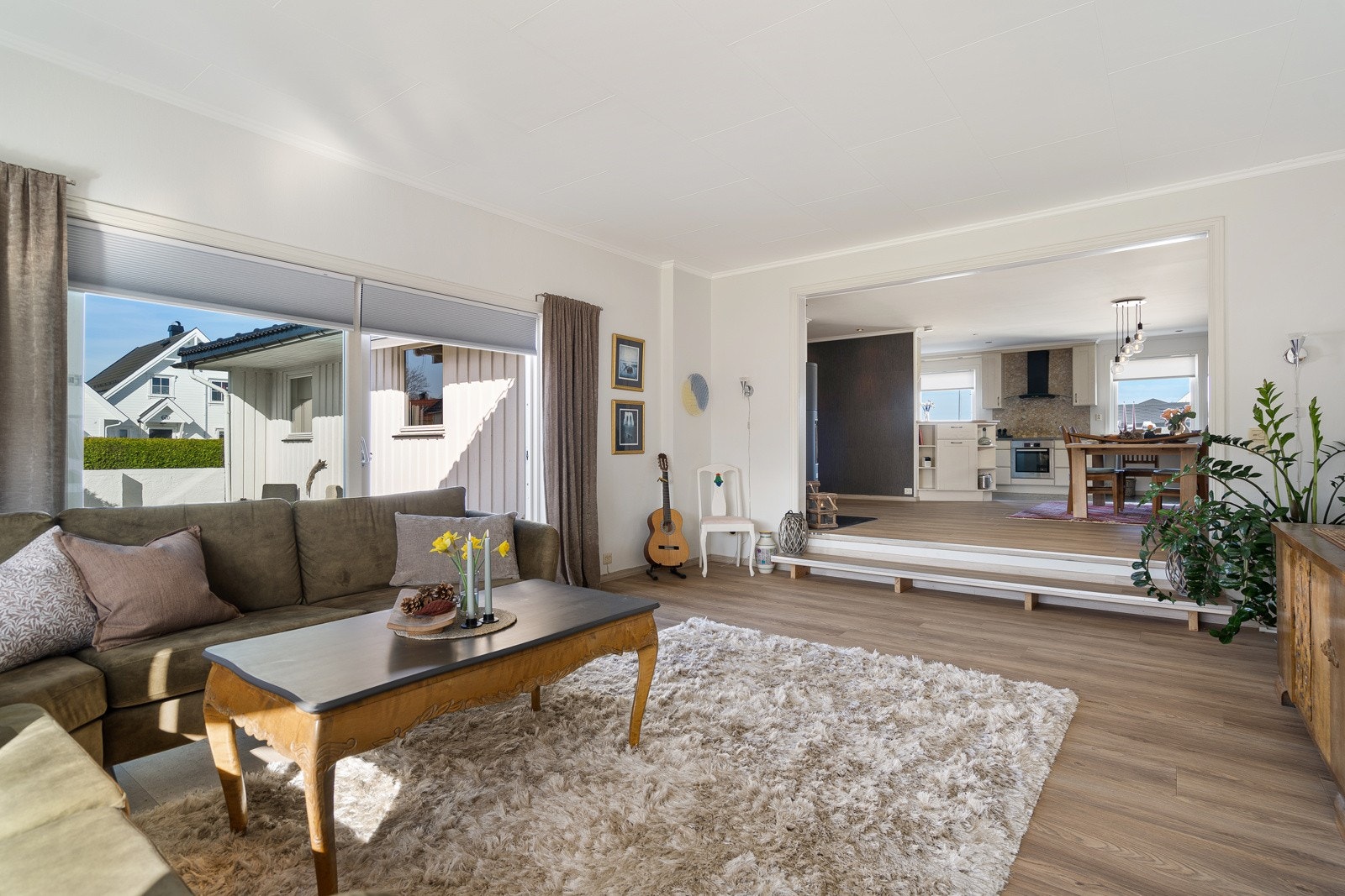 Store vindusflater gir bra med naturlig lysinnslipp Galleribilde