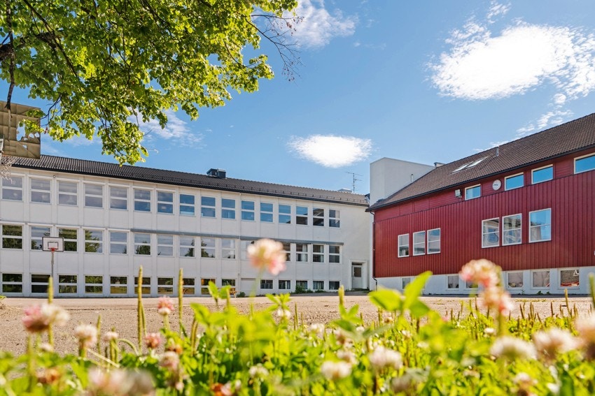 Barneskolen like i nærheten Galleribilde