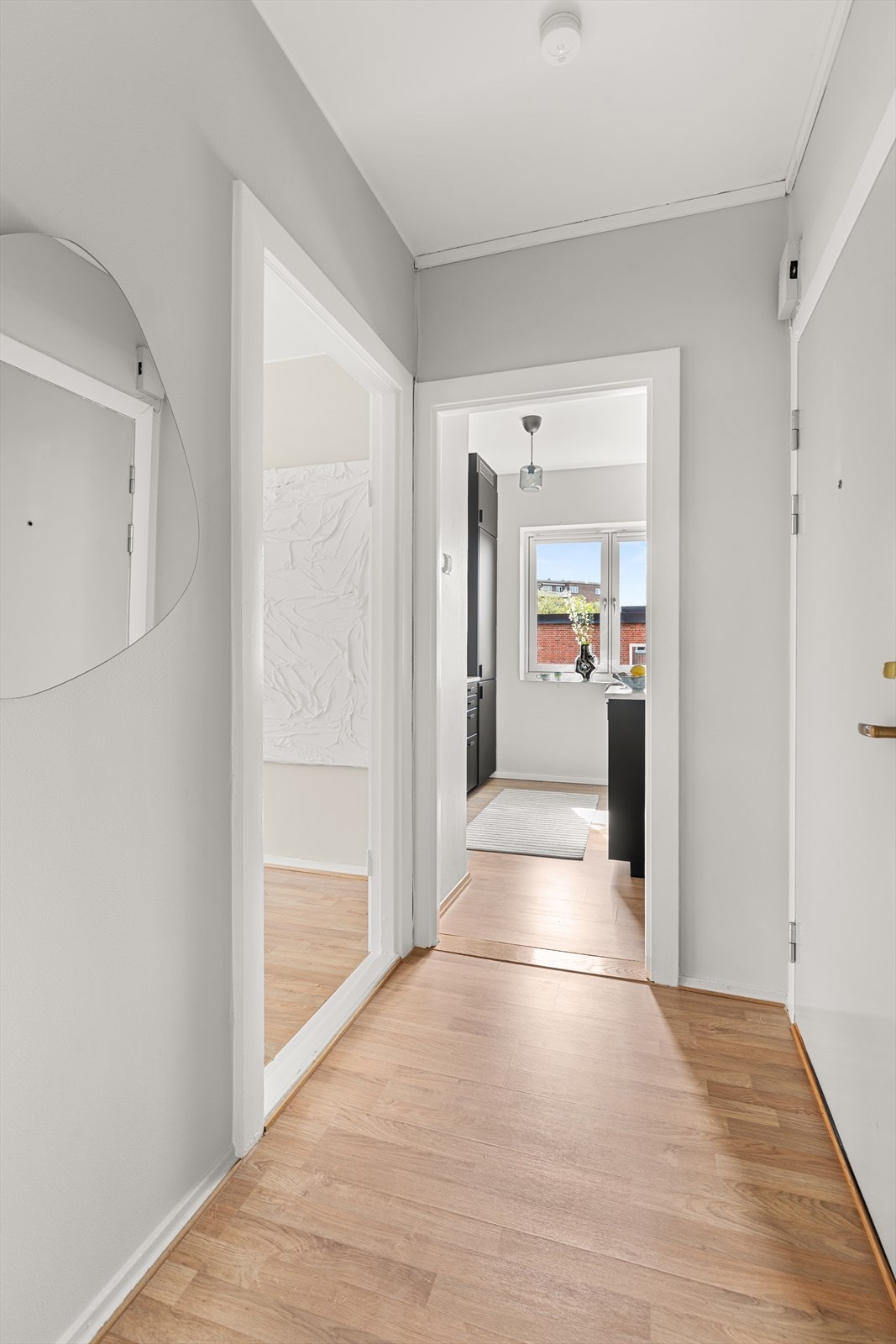 Entréen knytter boligens rom fint og sømløst sammen. Galleribilde