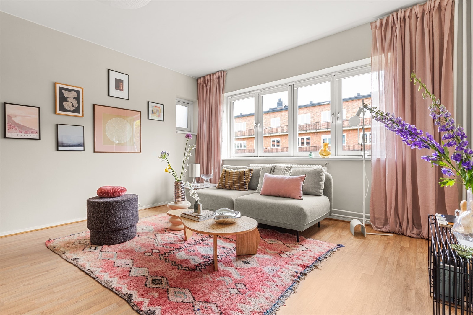 Krogsveen v/Simen Istre Grevskott har gleden av å presentere denne delikate og stilrene 2-roms selveierleiligheten. Galleribilde