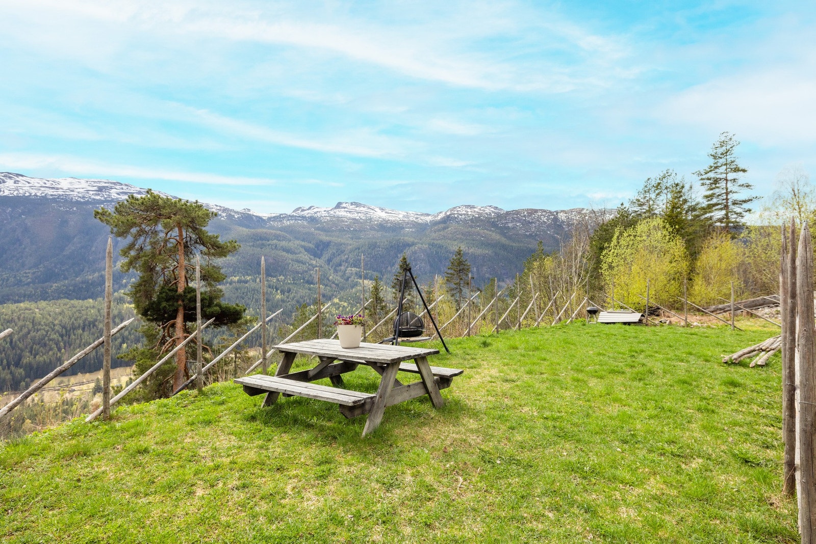 Nydelig uteplass med fantastisk utsikt Galleribilde