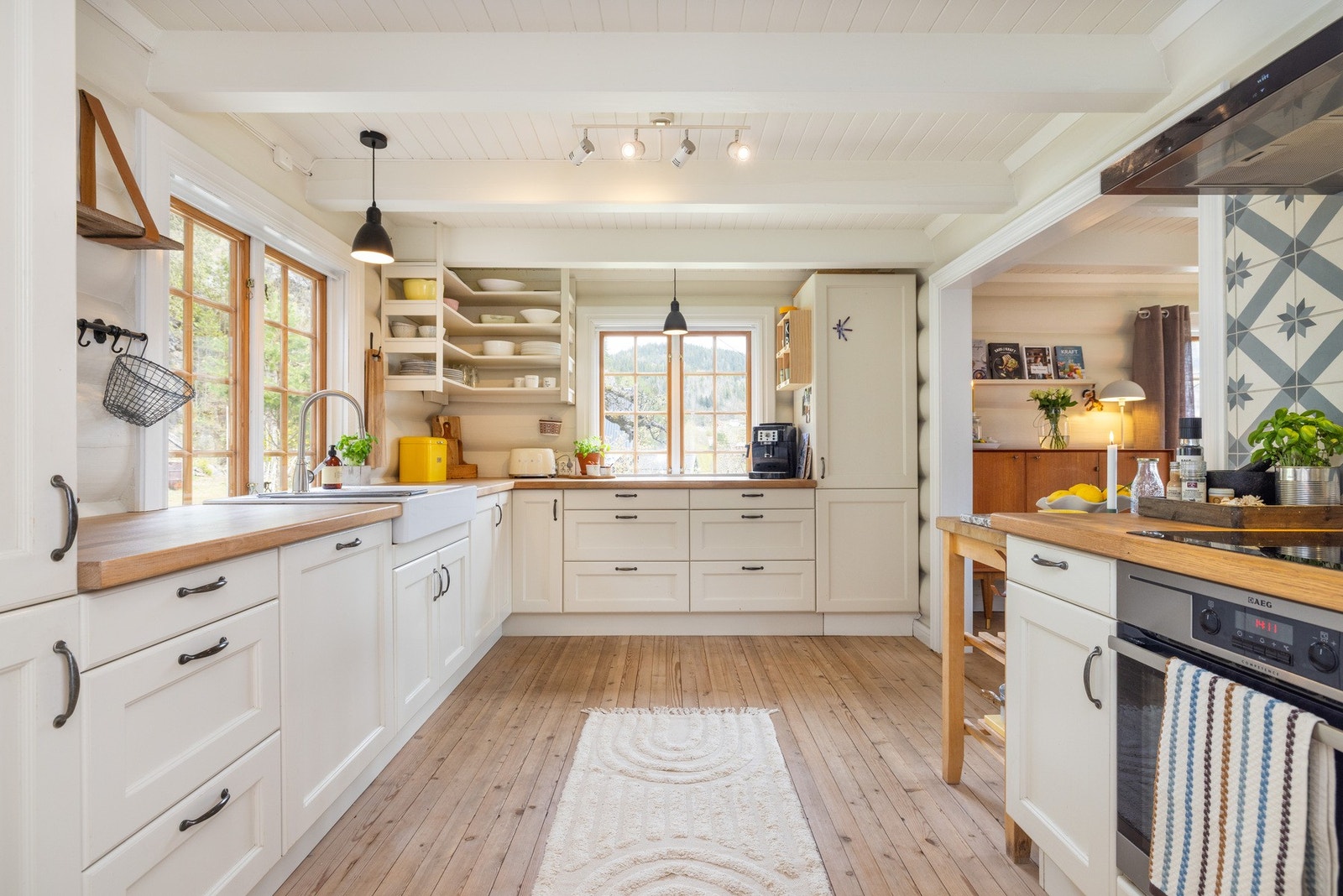 Innvendig er boligen pusset opp og modernisert i 2016 Galleribilde