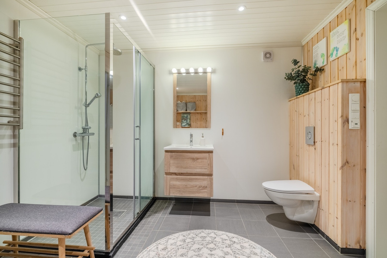 Badet i 1. etg. er fra 2016. Galleribilde