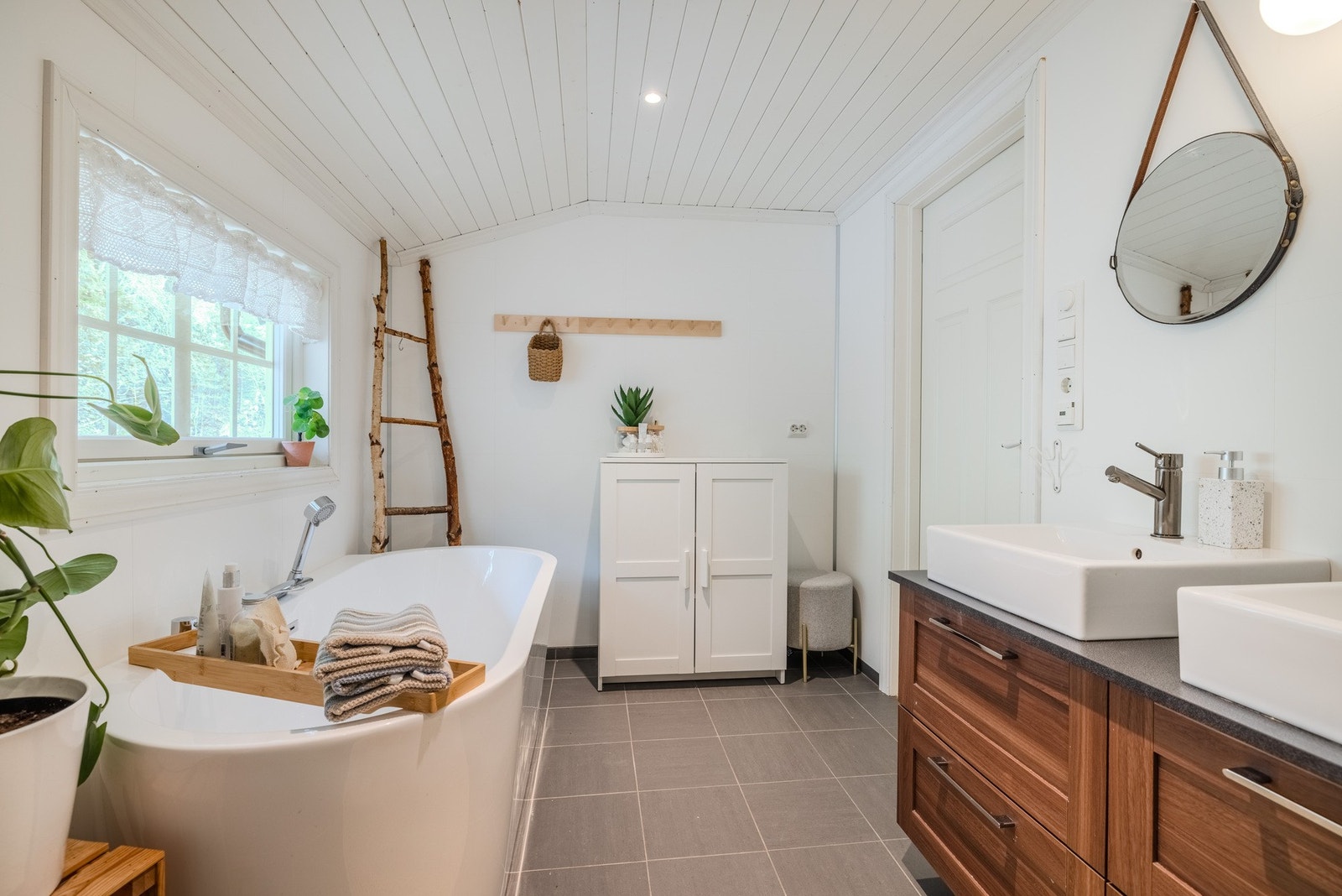 Badet i 2. etasje ble også pusset opp/total renovert i 2016. Galleribilde