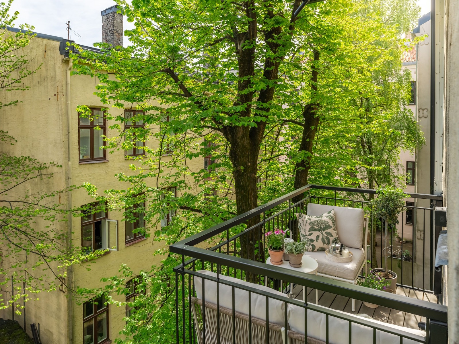 Innred med en sofa, stoler, eller hva du måtte ønske. Galleribilde