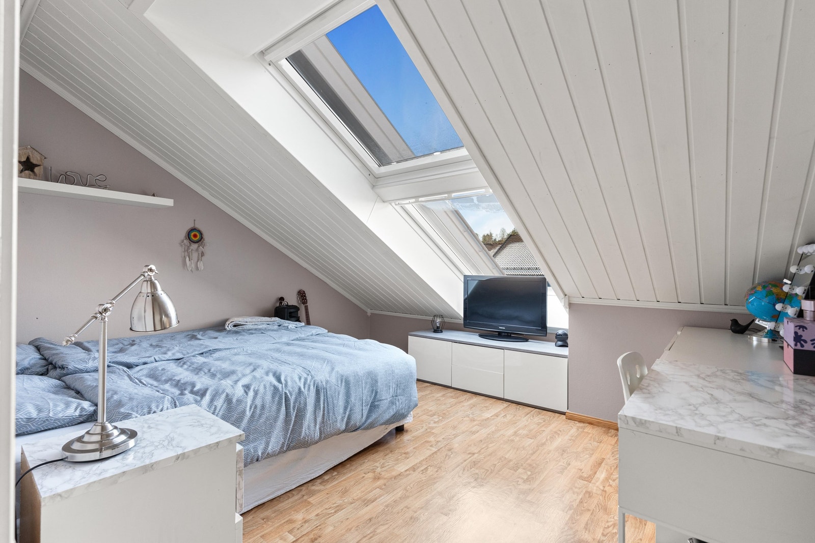 Soverom 3 som har fin plassering i boligens loftetasje. Galleribilde