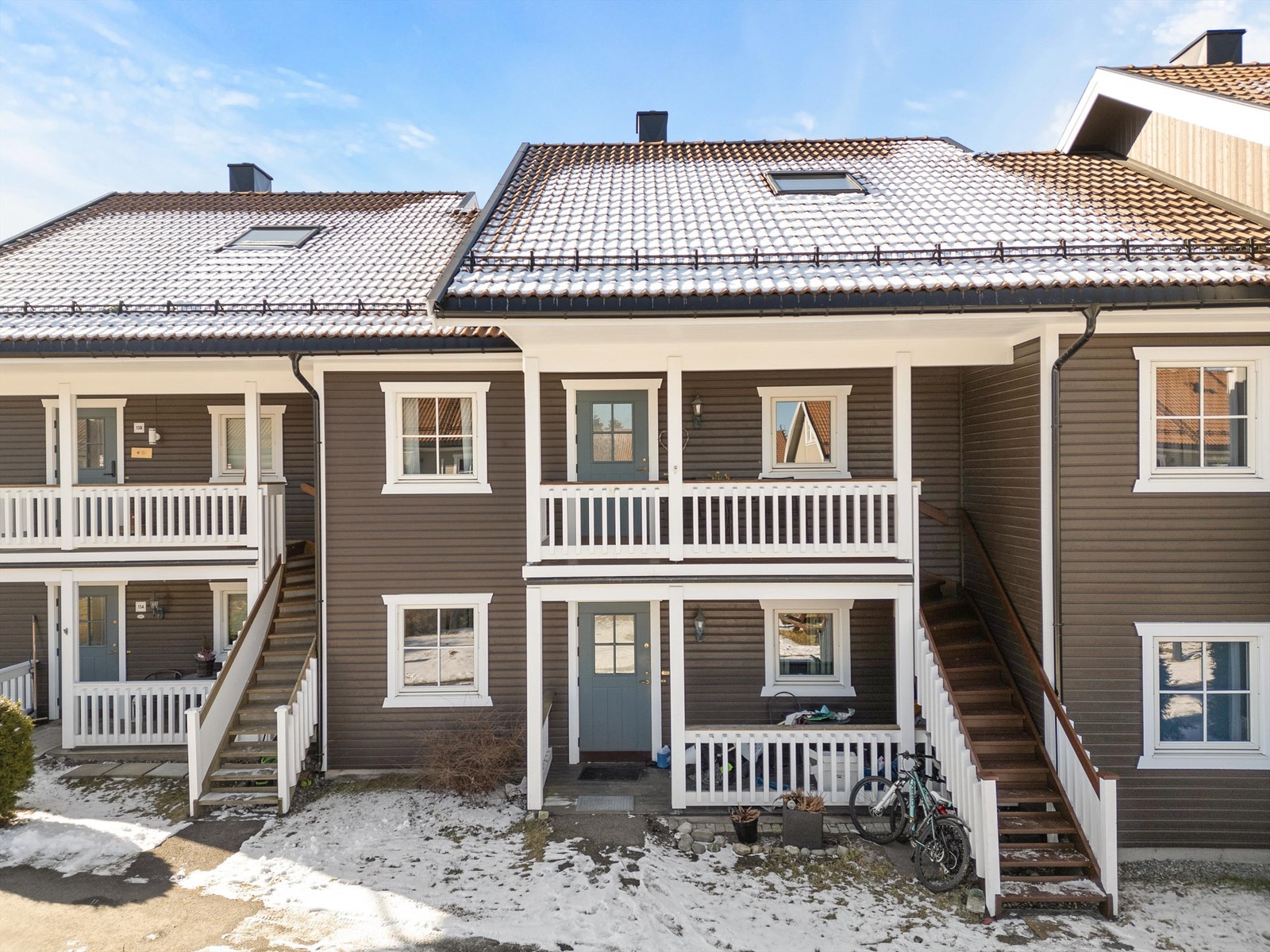 En flott 5-roms selveierleilighet over to etasjer på Neskollen. Galleribilde