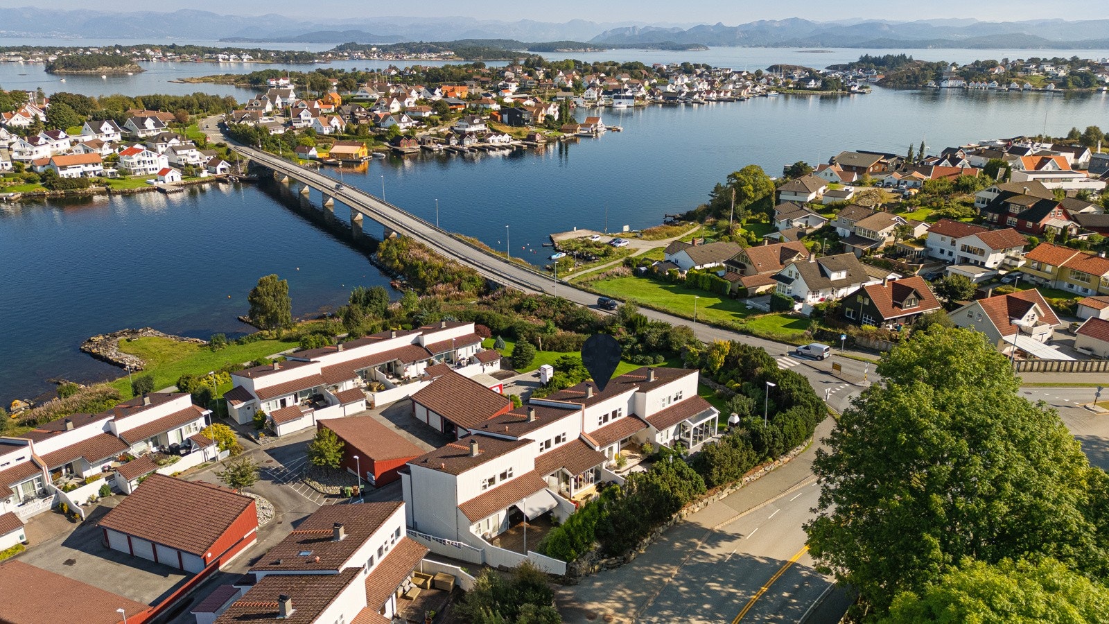 Et barnevennlig og rolig område med kort vei til turstier, skole og sjø, et trygt og godt sted å bo Galleribilde