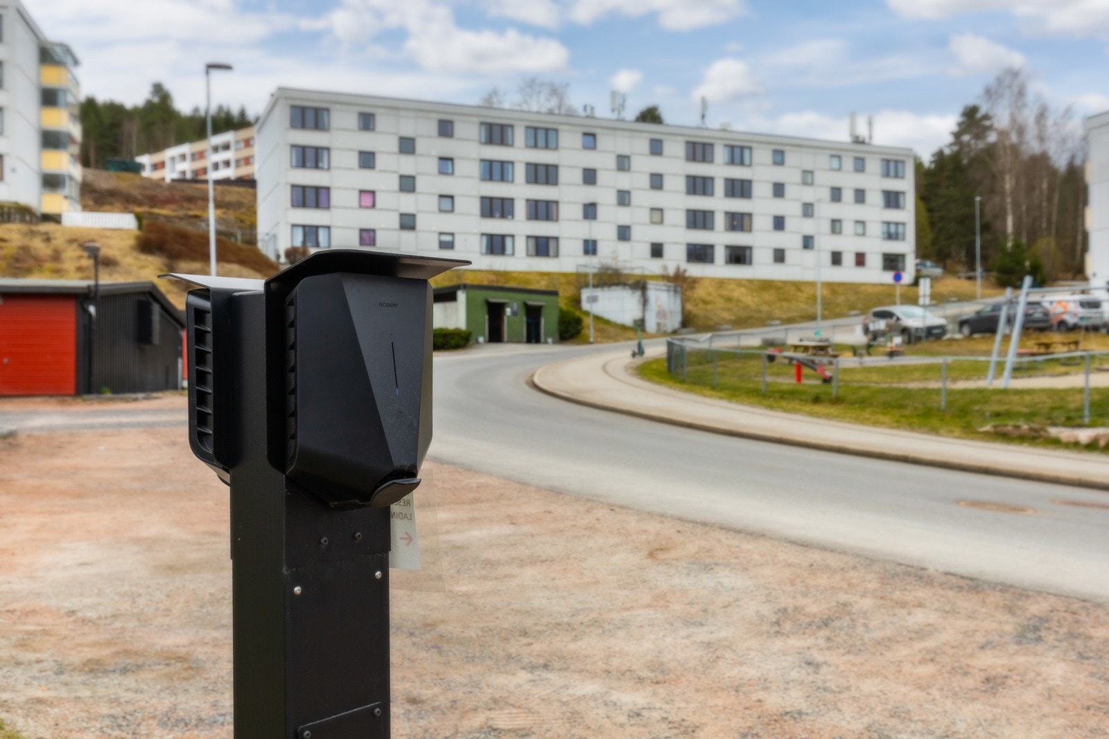 Det er satt opp el-bil ladere i regi av borettslaget. Galleribilde