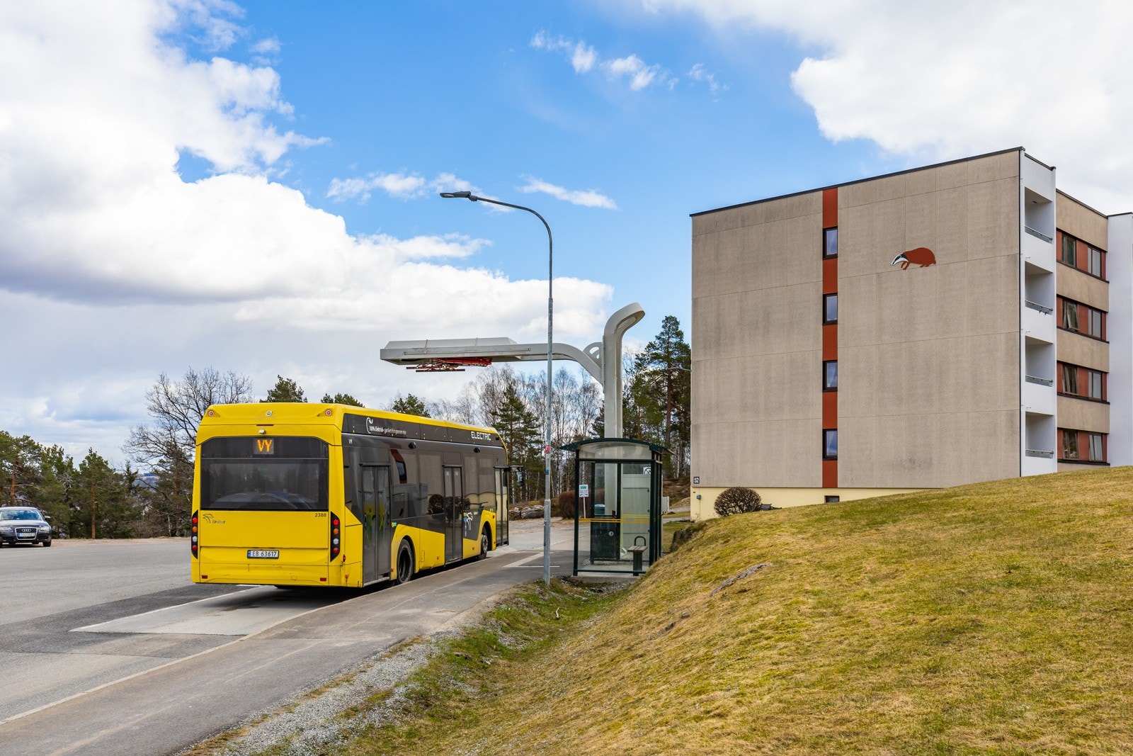 Bussen går forbi boligen og har stopp i Tors vei. Galleribilde