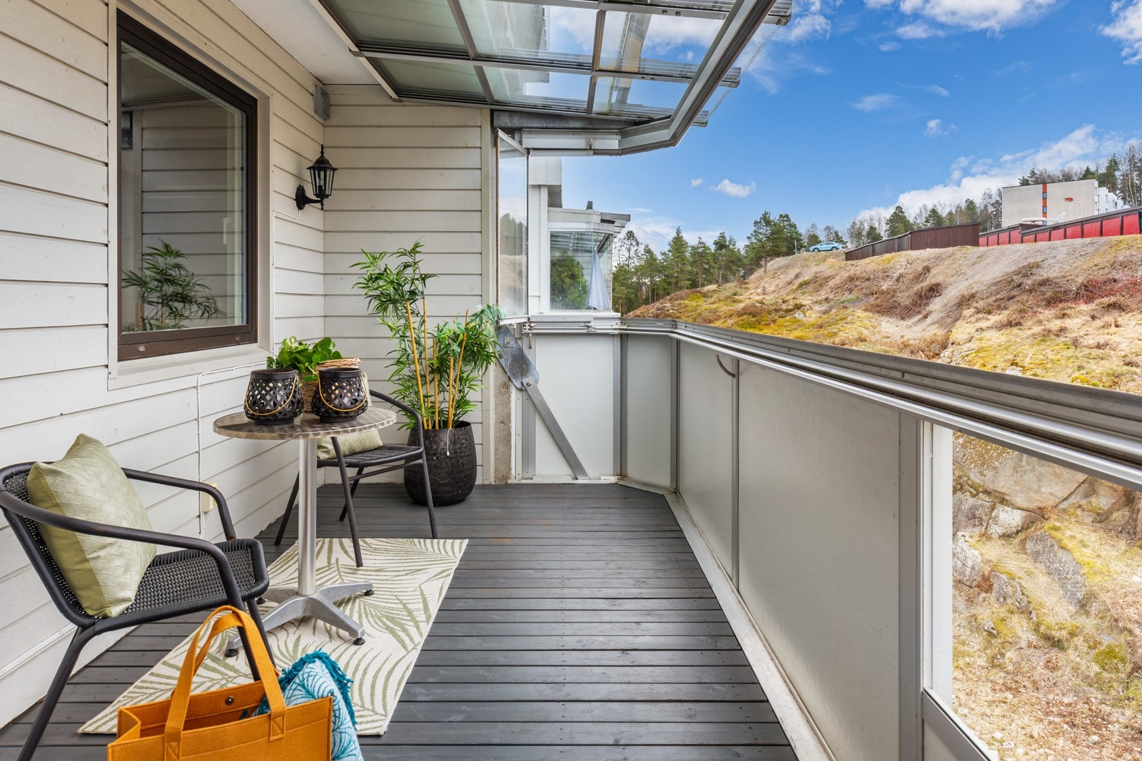Balkong som er innglasset og med flotte solforhold. Galleribilde