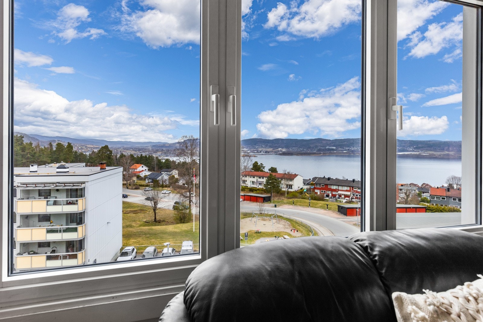 Utsikt fra sofaen. Galleribilde