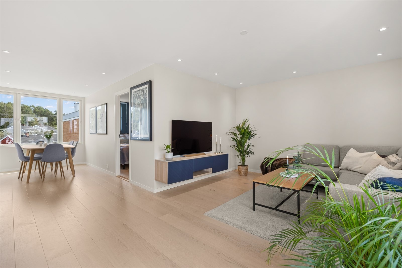 Leiligheten har en gjennomgående planløsning med gode lys- og solforhold Galleribilde