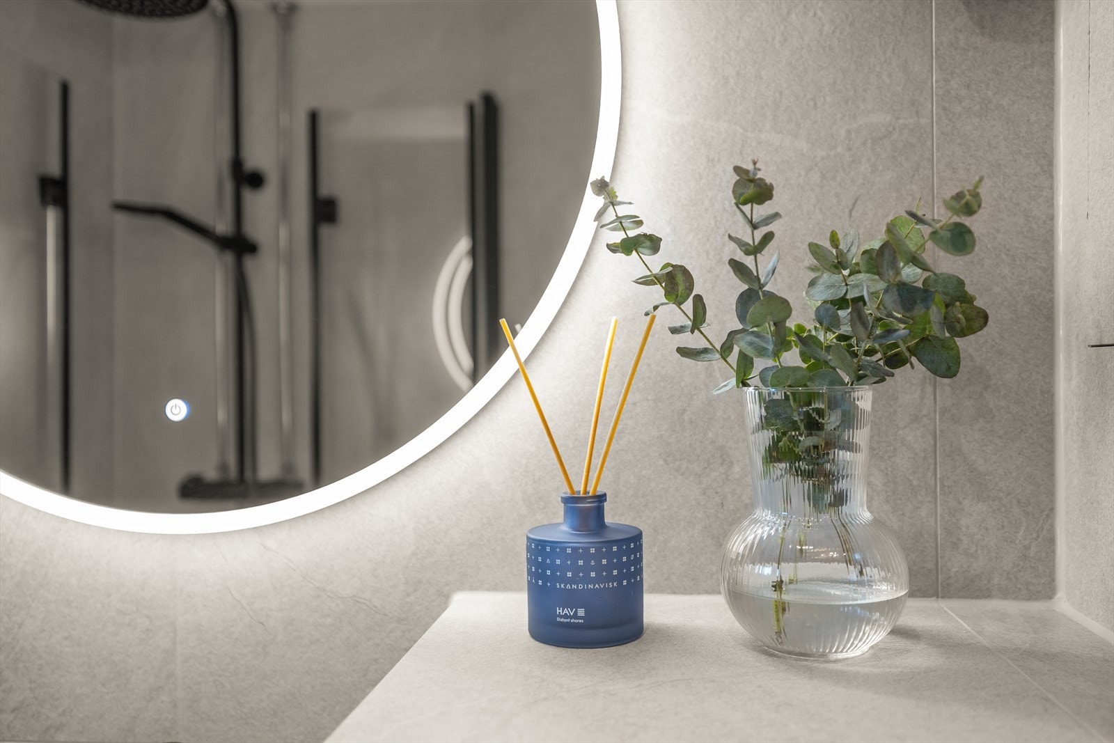 Varmtvann, kabel-tv og bredbånd er inkludert i felleskostnadene Galleribilde